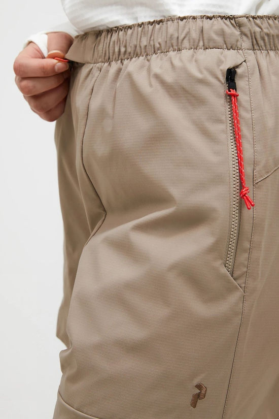 Peak Performance Womens Outdoor Cargo Shorts Avid Beige