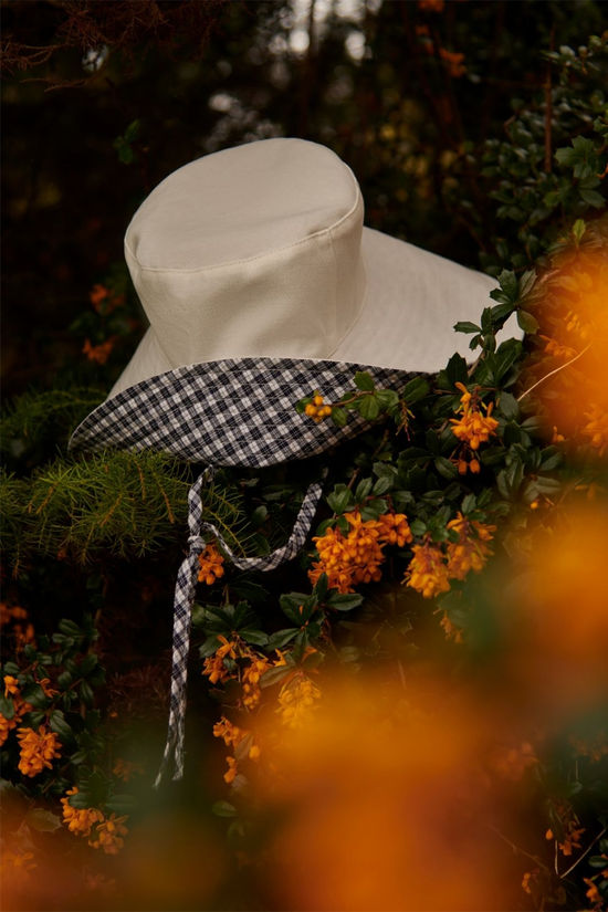 Barbour Womens Kilburn Bucket Hat White