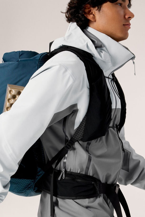 Arc'teryx Mens Beta AR Jacket  Solitude / Void