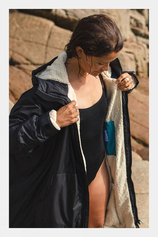 Passenger Escapism Sherpa Lined Changing Robe BLACK
