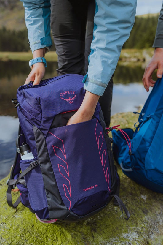 Osprey Womens Tempest 26 Daypack Deep Fig/Hotspot Pink