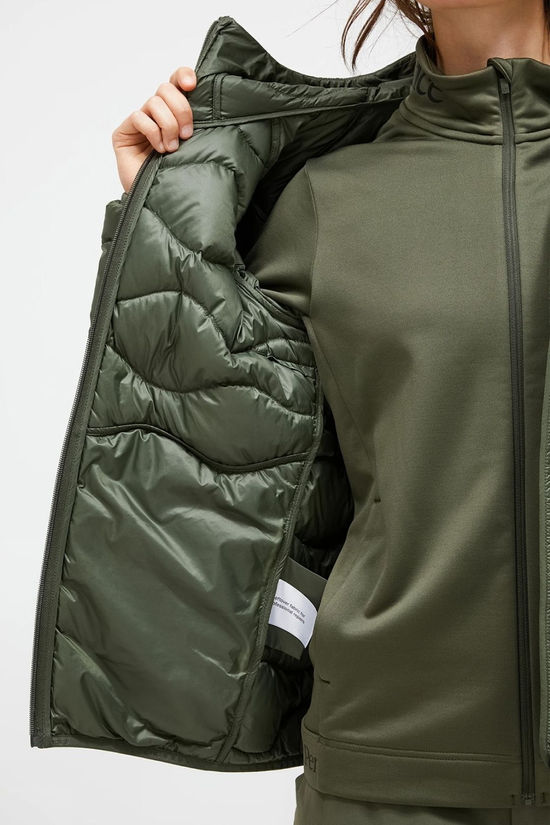 Peak Performance Womens Helium Down Hood Jacket Pine Needle
